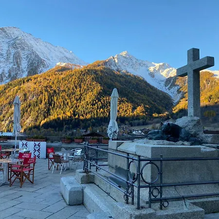 Con 3 Da Letto In Centro Courmayeur