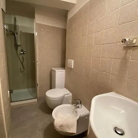 Con 3 Da Letto In Centro Appartement